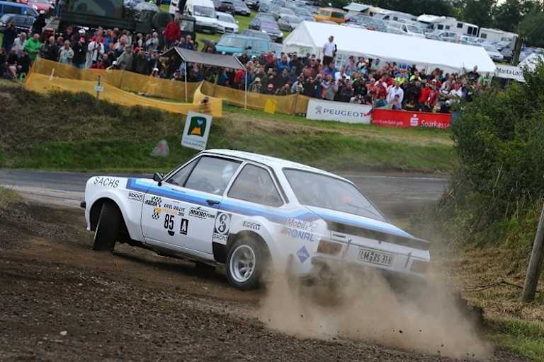 Ein Ford Escort am 'Manta-Loch'