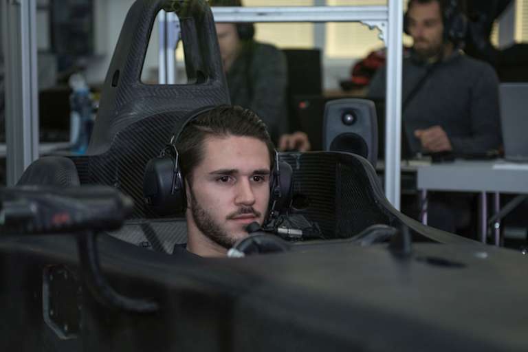 Daniel Abts Vorbereitungstag im Simulator dauert oft acht Stunden oder mehr 