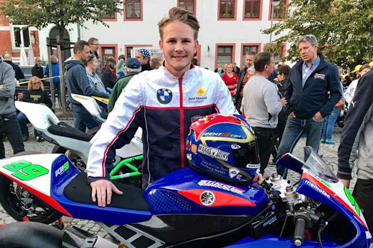 Danny Webb bei der Fahrerpräsentation