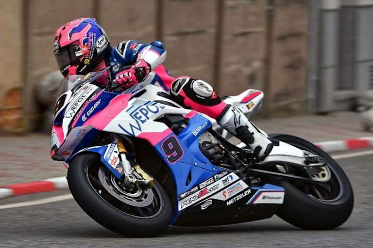 Der neue IRRC-Superbike-Champion Davey Todd in Horice 2019
