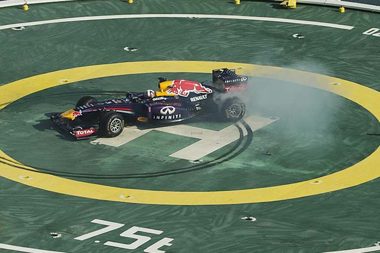 Jetzt nur keinen Fehler machen – Coulthard dreht Kringel auf dem Heli-Pad