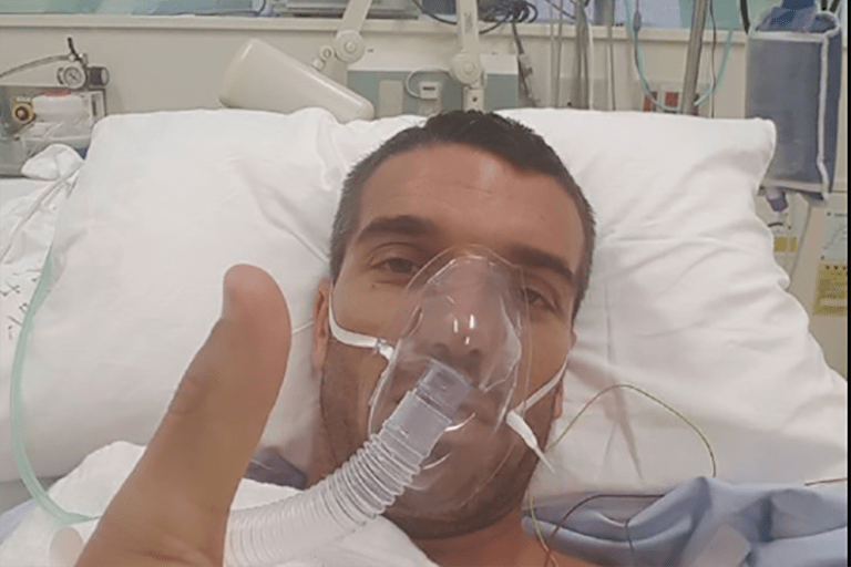 Alex De Angelis im Krankenhaus Dokkyo