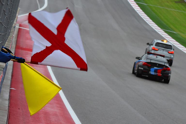 Statt der Moto3-Fahrer kreisten nach 9 Uhr die Official Cars von BMW auf der Strecke