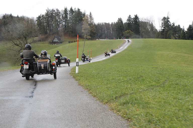 Ein Röhren und Dröhnen erfüllte das Hügelgebiet im Hinterland von Zürich