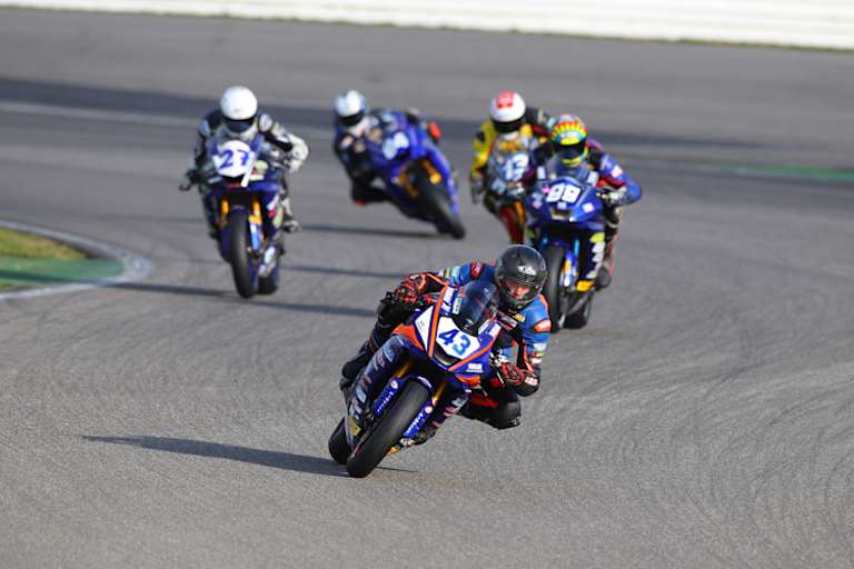 Dominik Rubin (43) hier vor seinem Teamkameraden Per Behmer (99) aus der STK 600 