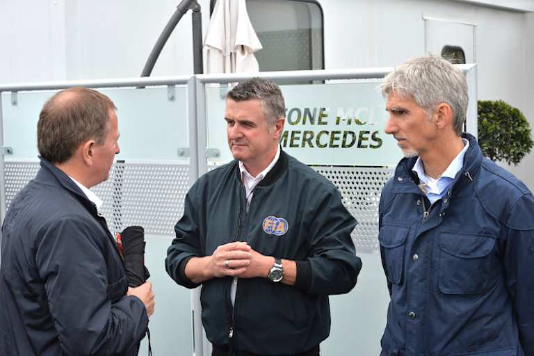 Martin Donnelly (Mitte) mit Martin Brundle (links) und Damon Hill (rechts)