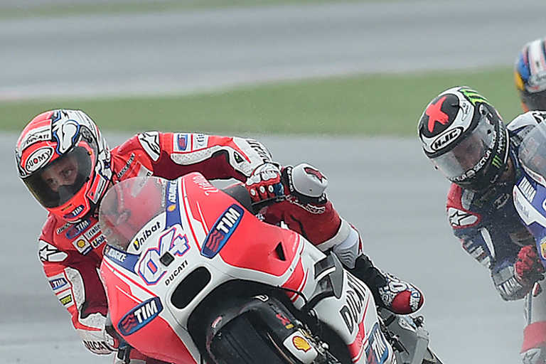 Vergleich: Das klare Visier von Andrea Dovizioso und das angelaufene Visier von Jorge Lorenzo