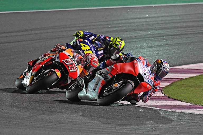 Andrea Dovizioso vor Marc Márquez und Valentino Rossi