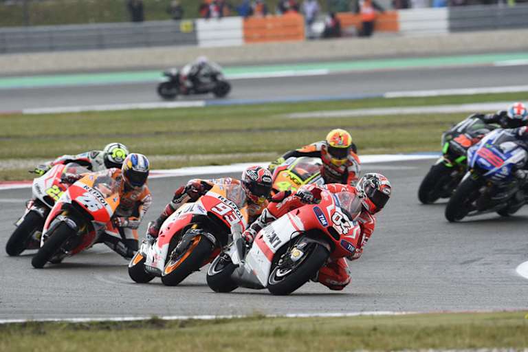 Assen-GP: Dovizioso (04) führt vor Márquez, Pedrosa, Iannone, Aleix Espargaró und Lorenzo (99) 