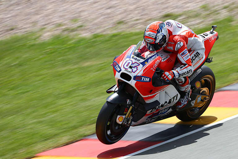Dovizioso auf der kraftvollen Ducati GP15