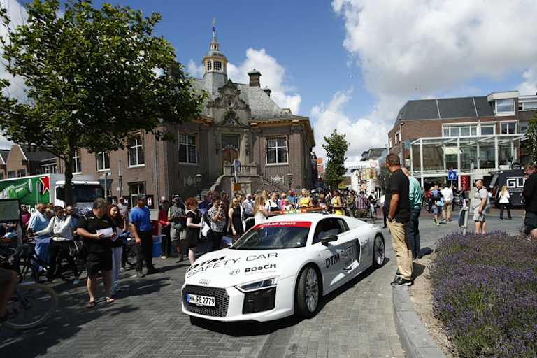 Die Safety Cars rückten aus