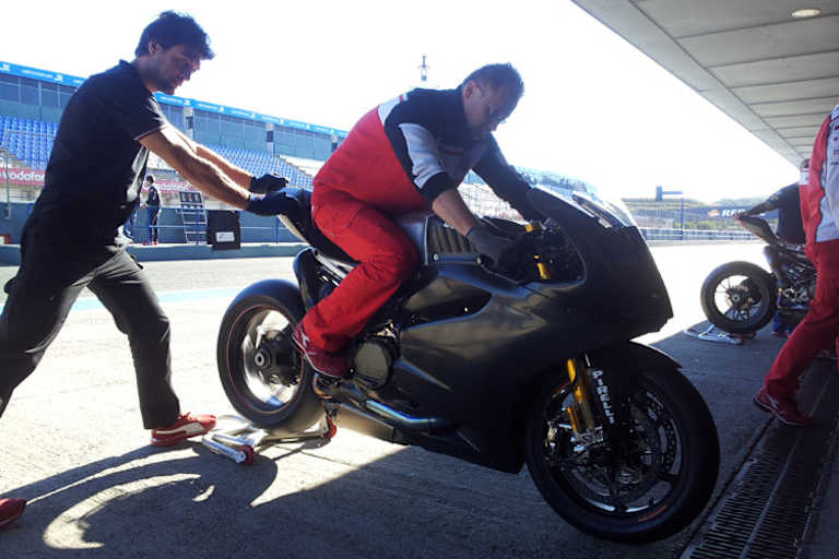 Ducati 1199 Panigale R im 2014er Design