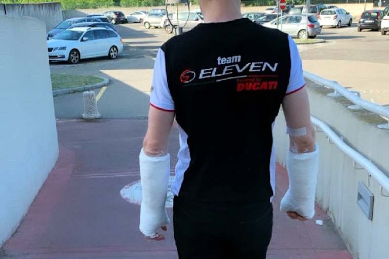 Eugene Lavertys Arme waren vorübergehend beide eingegipst