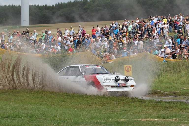 Zuschauer begeistert, auch vom Opel Manta 400