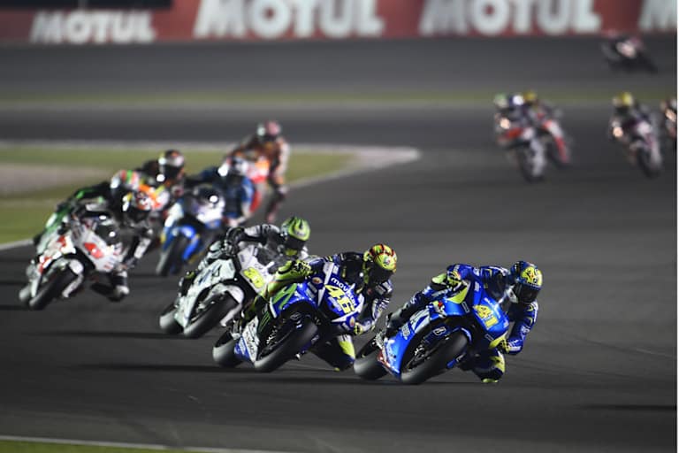 Starke erste Runde: Anfangs lag Aleix Espargaró (Suzuki) sogar vor Valentino Rossi (46)