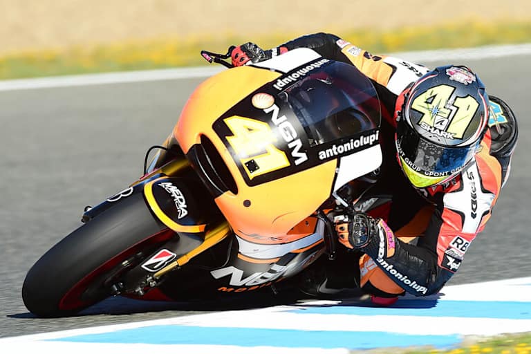 Aleix Espargaró auf der Forward-Open-Class-Yamaha: nur 21 Liter