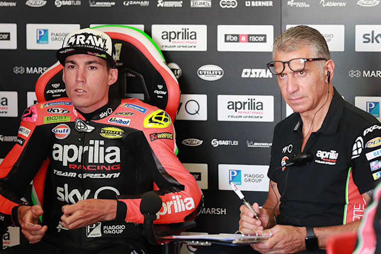 Aleix Espargaró mit Crew-Chief Juan Martinez