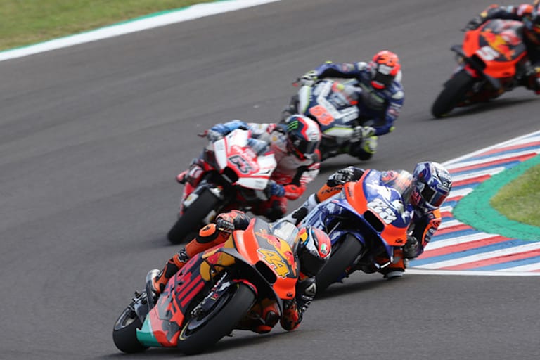 Im Rennen: Pol Espargaró (44) vor Oliveira (88) und Bagnaia