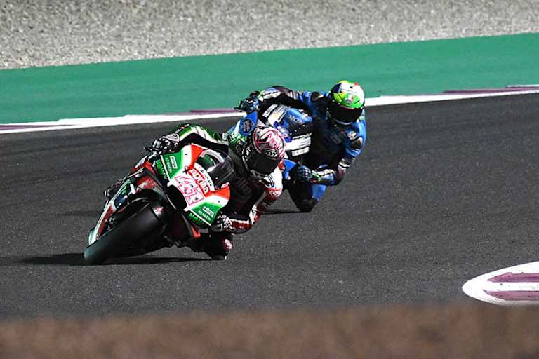 Aleix Espargaró vor Andrea Iannone