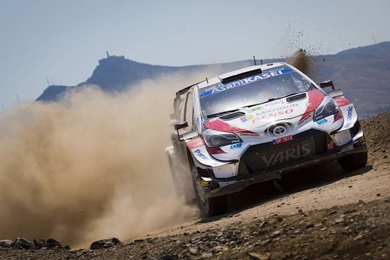Elfyn Wvans machte am Freutag den Sraßenkehrer
