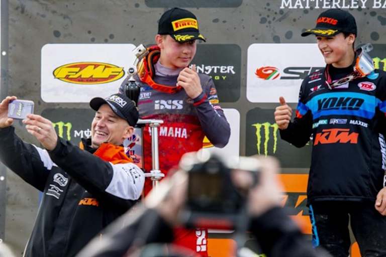 Selfie mit dem Sohn auf dem Podium