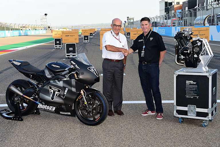 Carmelo Ezpeleta mit Steve Sargent von Triumph