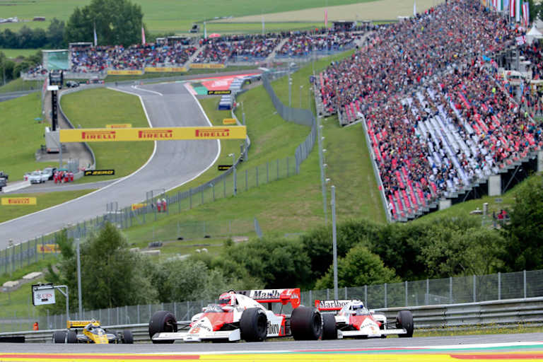 Die Legenden-Parade erntete viel Applaus von den Zuschauern