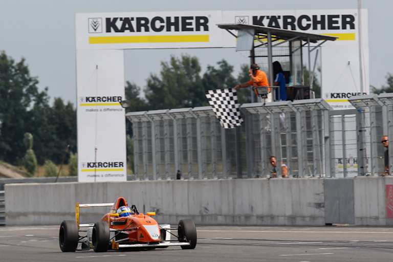 Fabian Schiller fuhr auf dem Slovakia Ring seinen zweiten Saisonsieg ein
