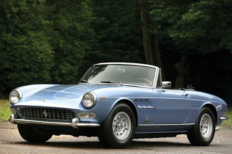 Einer der prachtvollen Ferrari 275 GTS