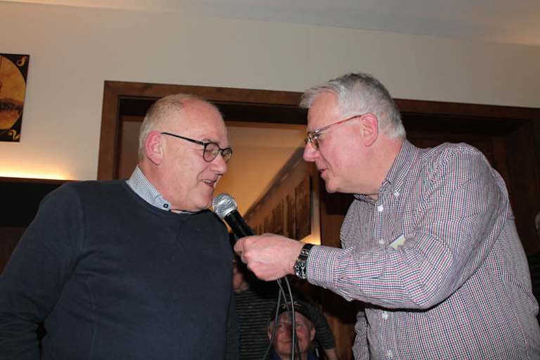 Ferry Brouwer beim Interview mit Paul Gockel (rechts)