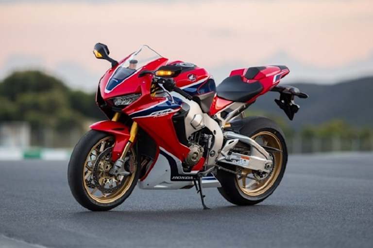 Weg mit der Alten: Die teurere SP-Version gibts jetzt mit einer Wechselprämie von 2000 Euro! 