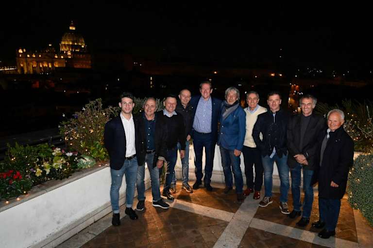 Lorenzo Dalla Porta (links) traf in Rom auf einige seiner Vorgänger