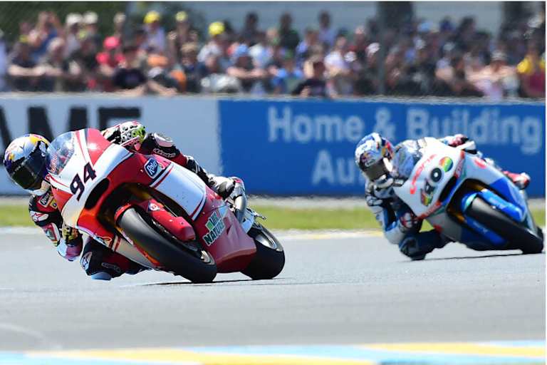 Zwei schnelle Moto2-Rookies: Jonas Folger (94) vor Maverick Viñales