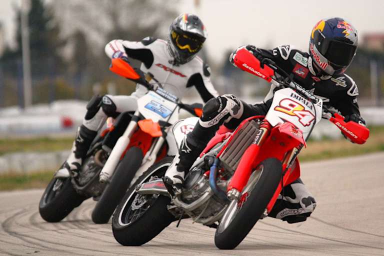 Folger (94) beim Training mit Kumpel Marcel Schrötter (23)
