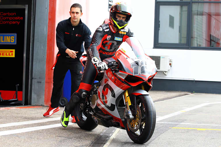 Javier Fores auf dem Weg zur Arbeit