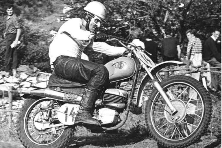 Der deutsche ČZ-Werksfahrer Paul Friedrichs war einer der frühen Zweitakt-Protagonisten und der erste Zweitakt-Weltmeister der 500er Klasse