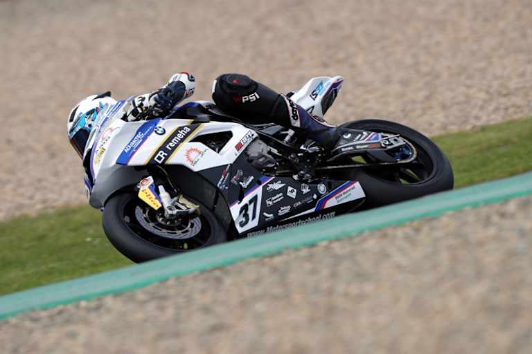 Der BMW Pilot arbeitet an sich