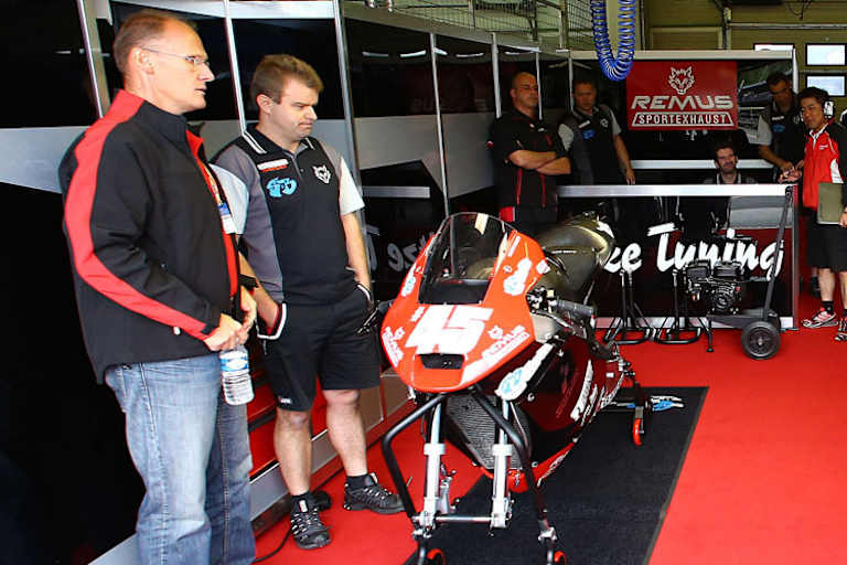 Technikchef Fritz Schwarz (2. v. li.) will die S&B-Suter weiter verbessern