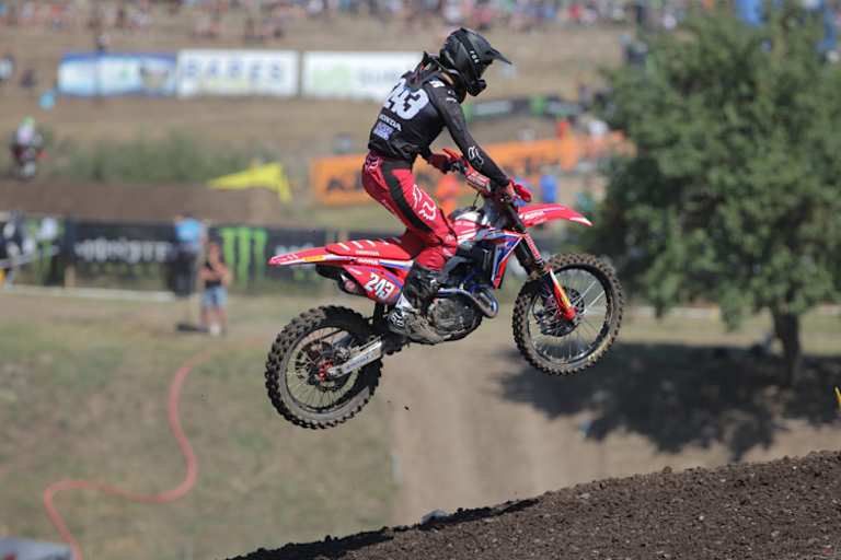 Tim Gajser gewann den ersten lauf souverän