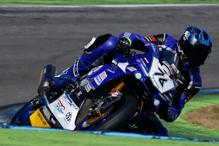 Michael Galinski rast dem Feld hinterher