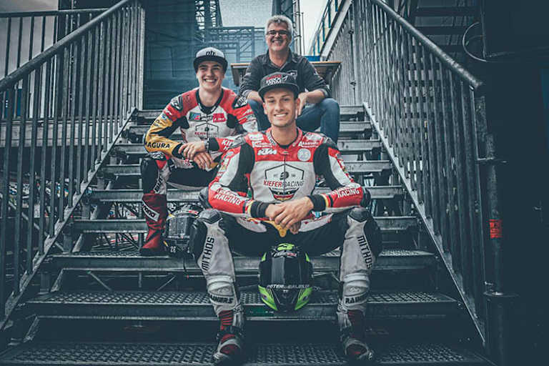 Kiefer-Team 2019: Vorne Tulovic, in der Mitte Geiger, ganz oben Jochen Kiefer