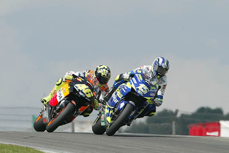 Sachsenring 2003: Sete Gibernau gegen Valentino Rossi
