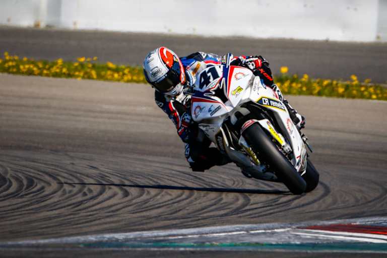 Gines bleibt Erster der IDM Superbike