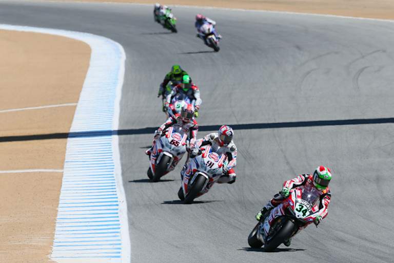 Davide Giugliano führte im ersten Lauf die Verfolger an und wurde Vierter