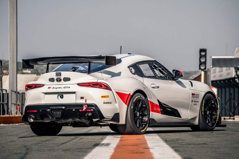 Schickes Heck: Der Toyota GR Supra GT4 von hinten