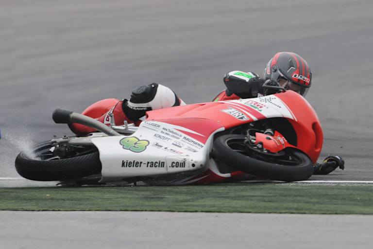 Auch Stürze und eine langwierige Verletzung bremsten den Entwicklungsprozess