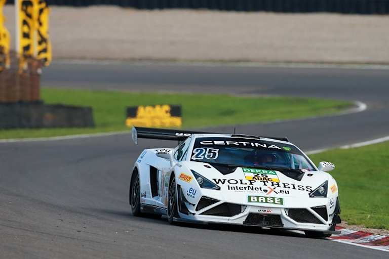 Als Erster über der Ziellinie, jedoch nachträglich bestraft: Der Lamborghini von Tomas Enge und Jaap van Lagen