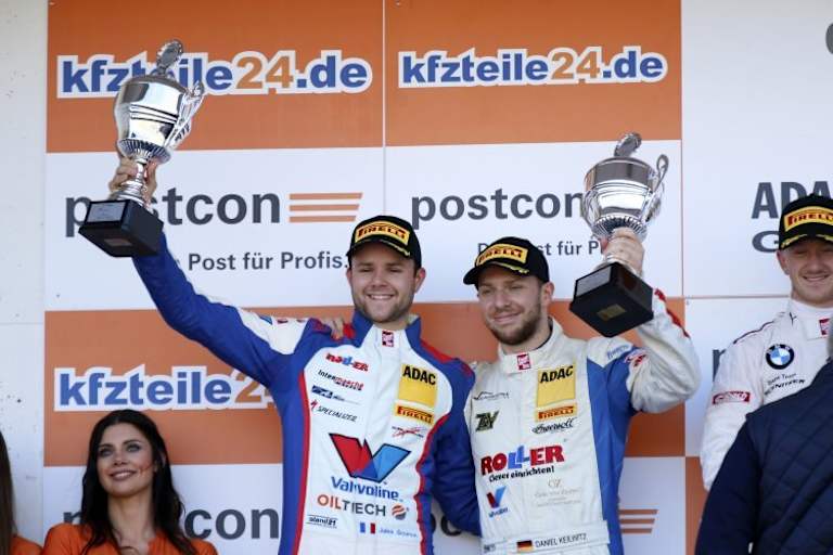 Daniel Keilwitz (re.) und sein Teamkollege Jules Gounon