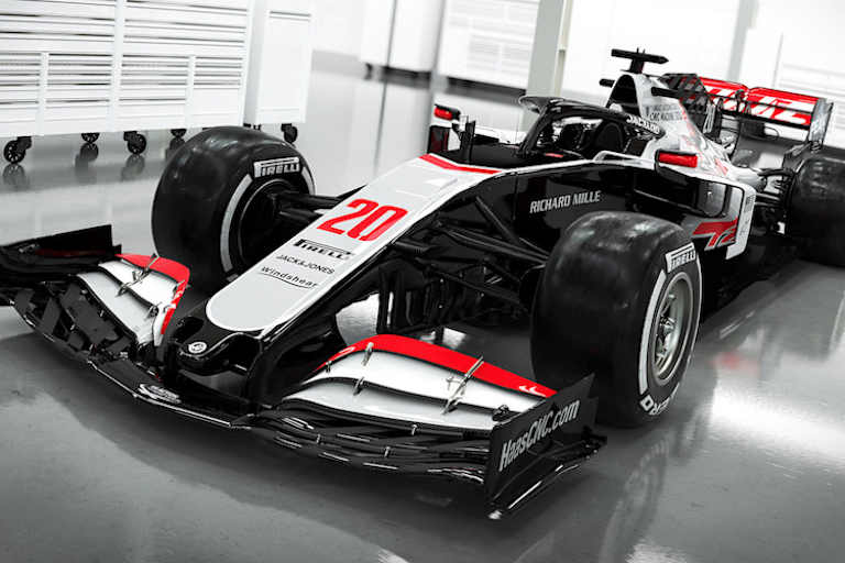 Der Dienstwagen wird kurz vor dem Test-Startschuss in Barcelona enthüllt  