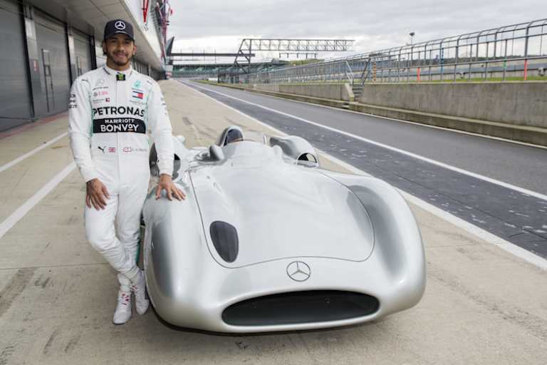 Formel-1-Champion Lewis Hamilton mit dem W 196